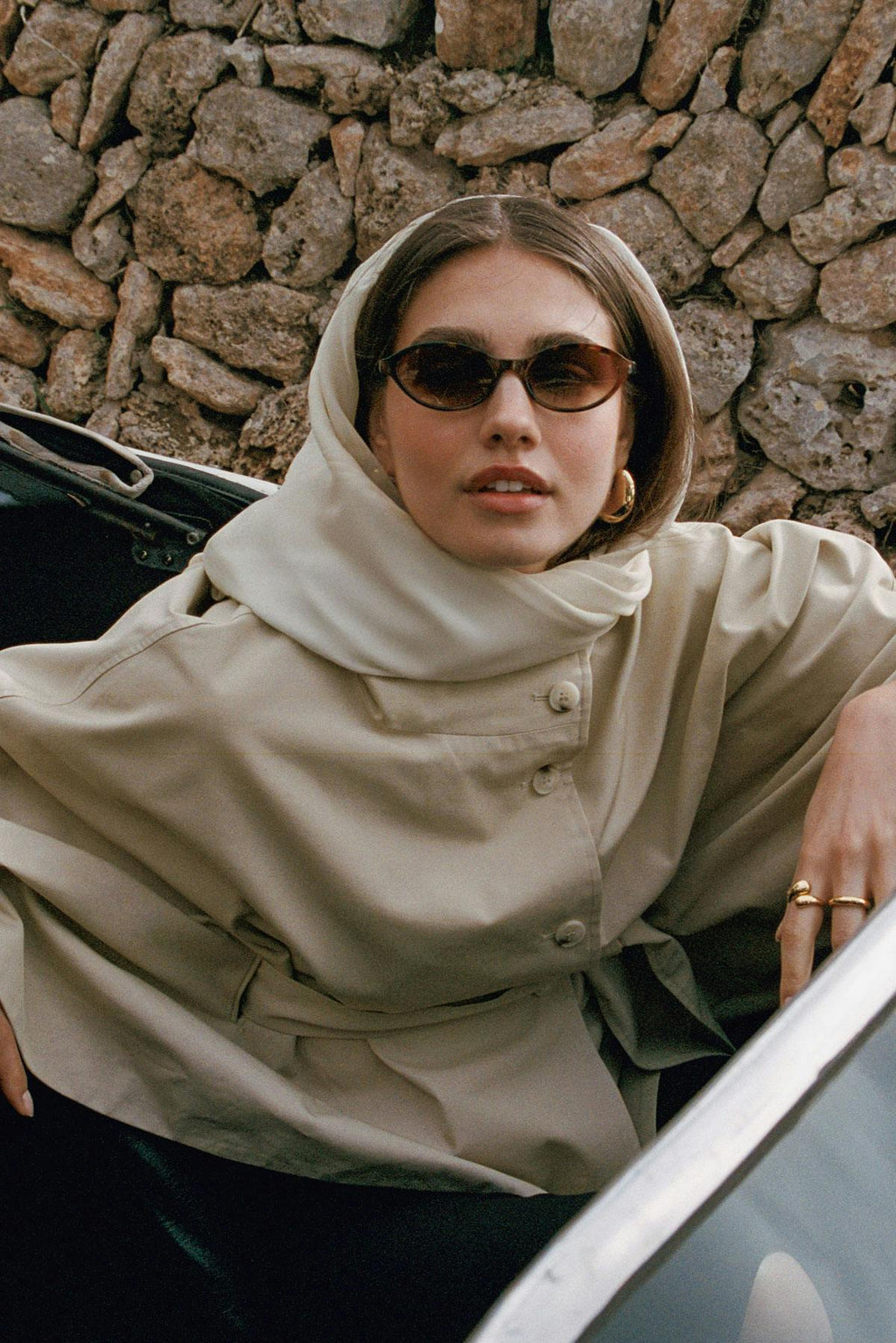 Short cape trench jacket