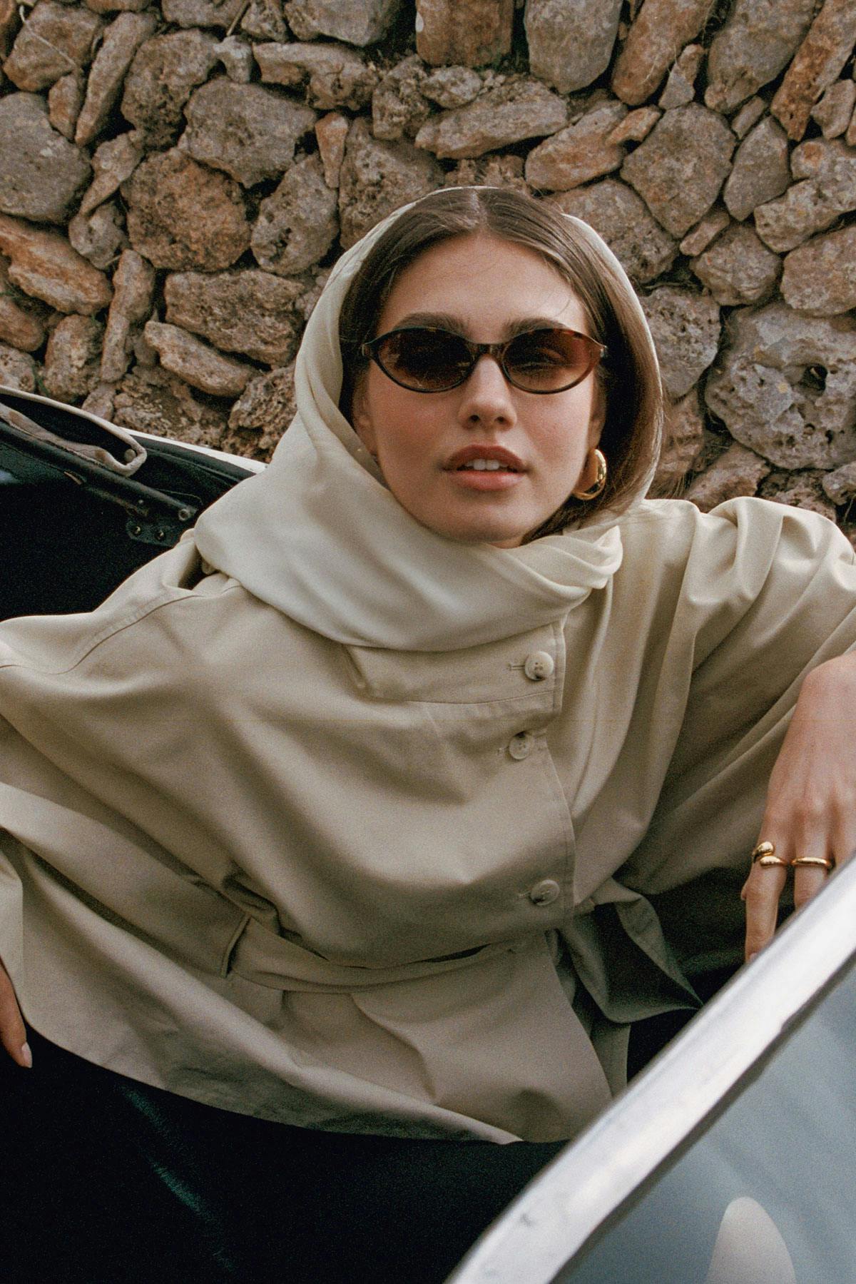 Short cape trench jacket