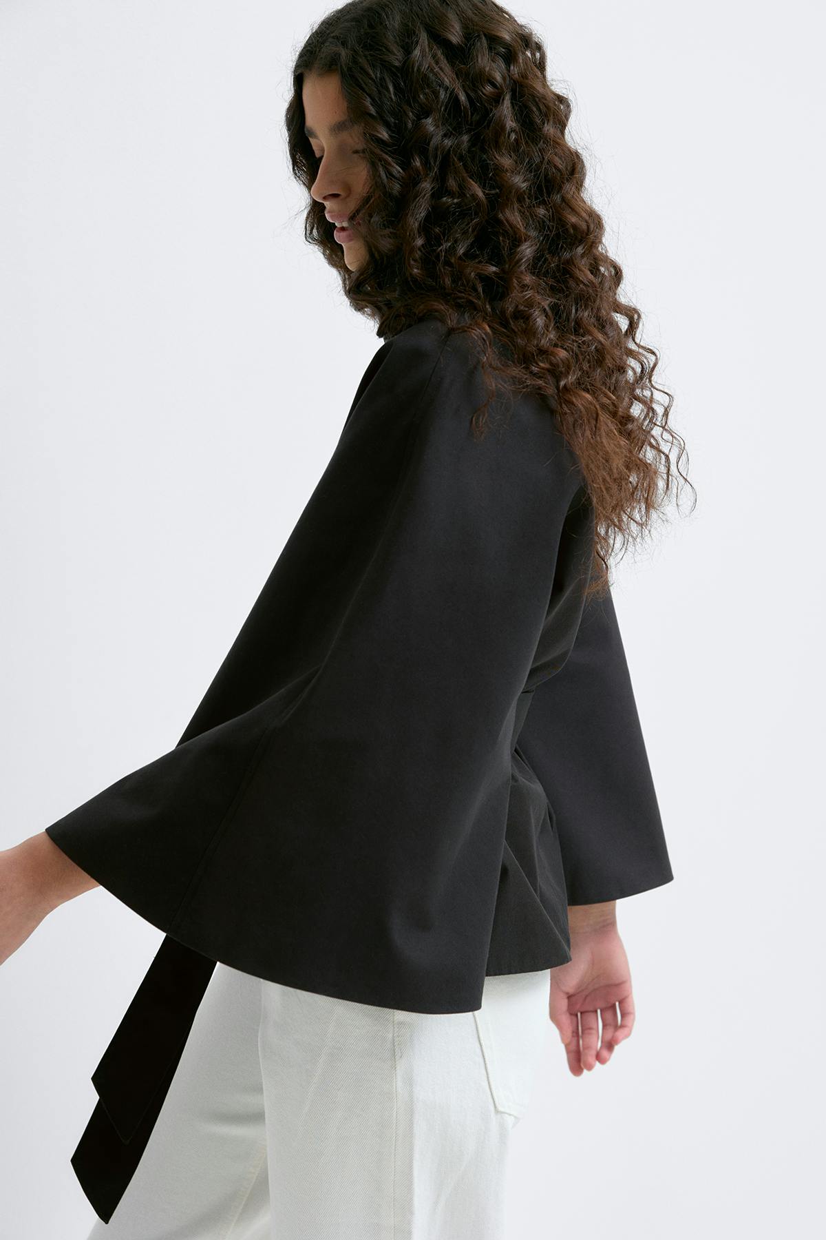 Short cape trench jacket