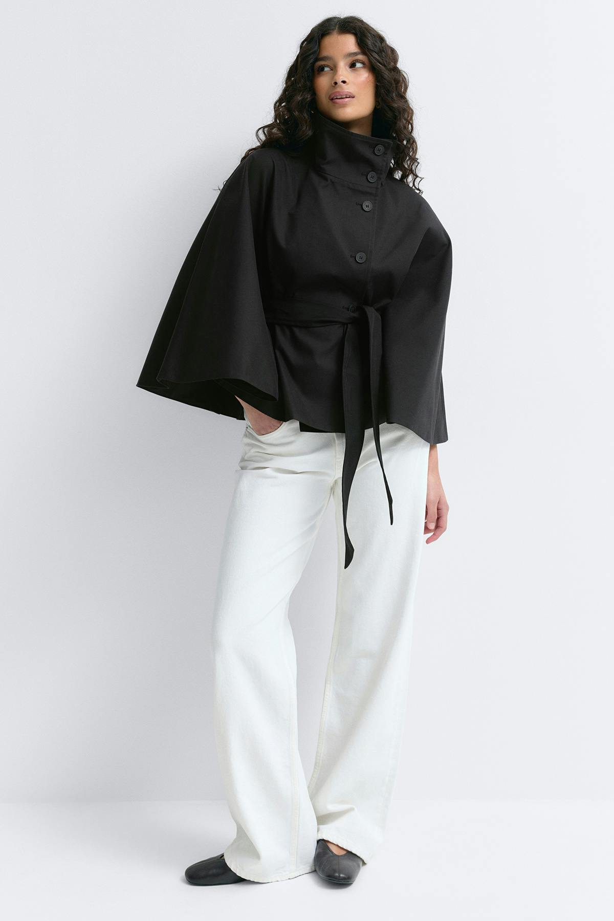 Short cape trench jacket