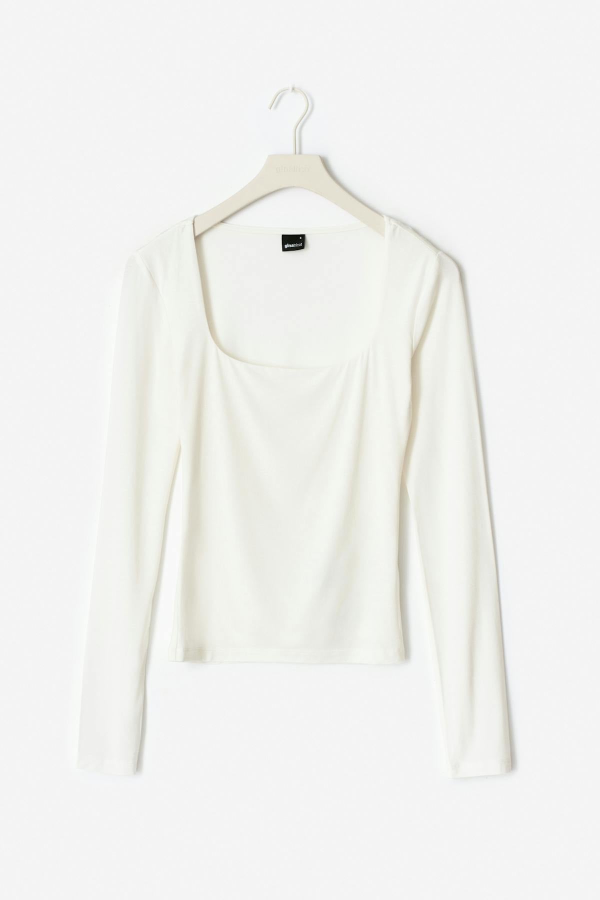Scoop neck top
