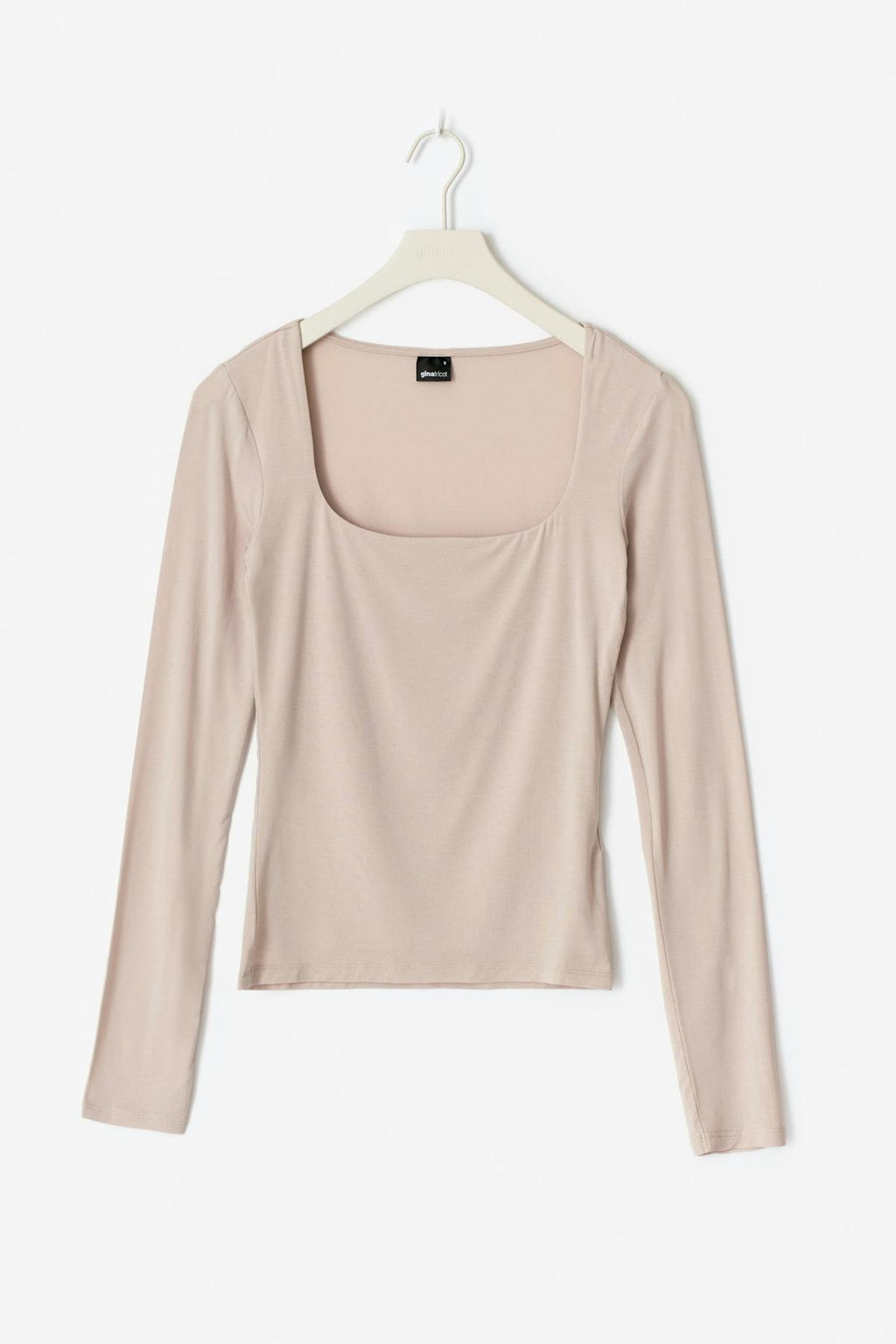 Scoop neck top