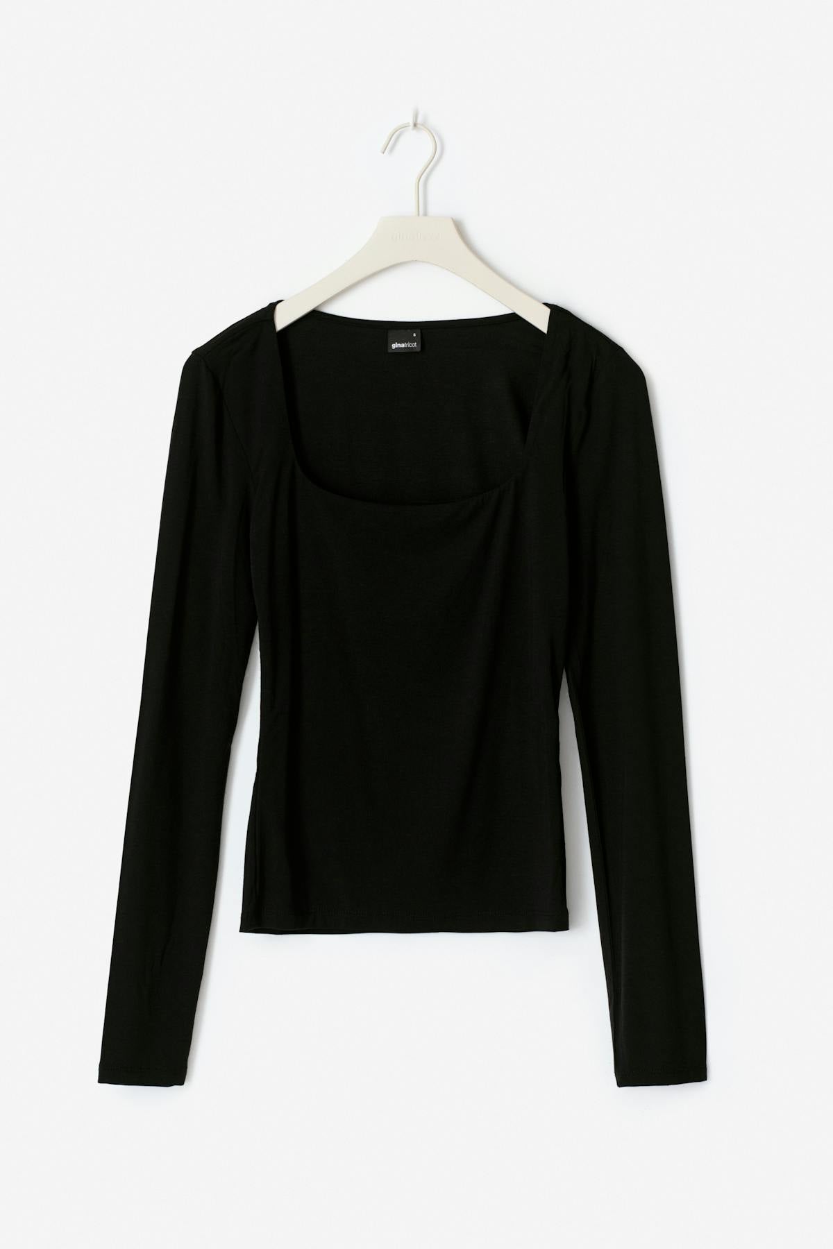 Scoop neck top