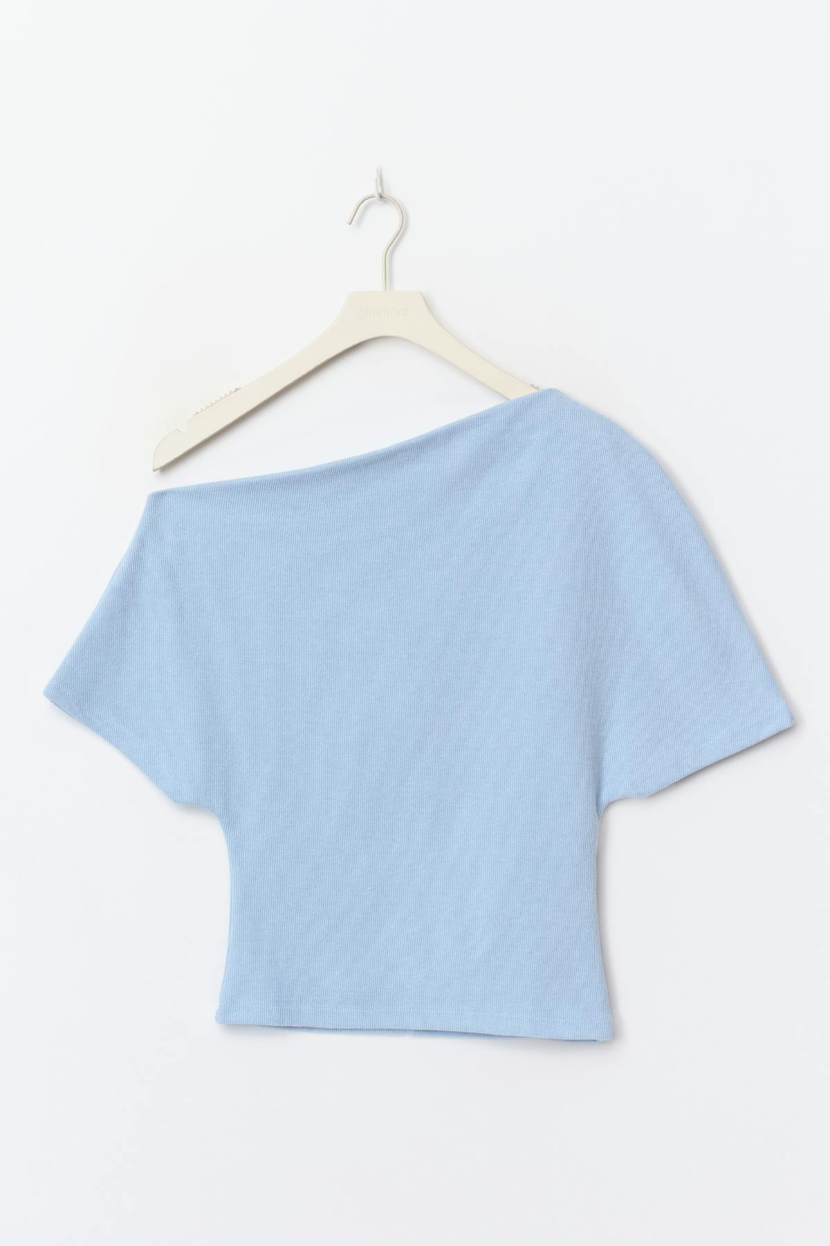 Soft asymmetric top