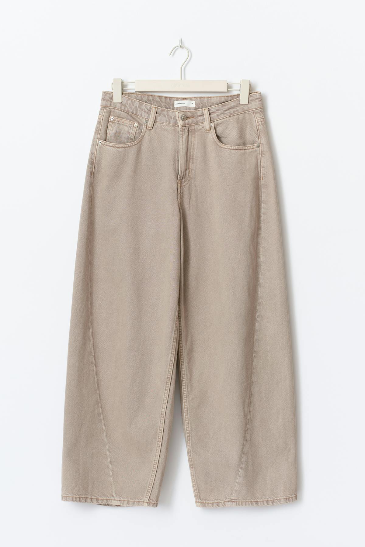 Barrel balloon jeans