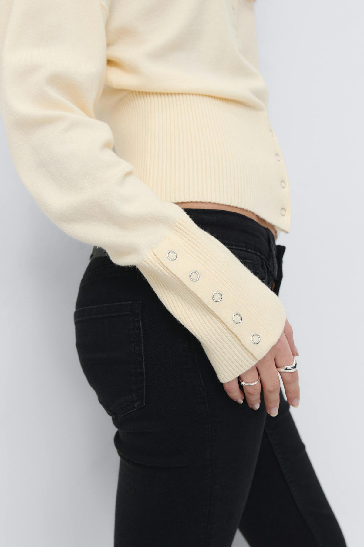 Y shaped knitted cardigan