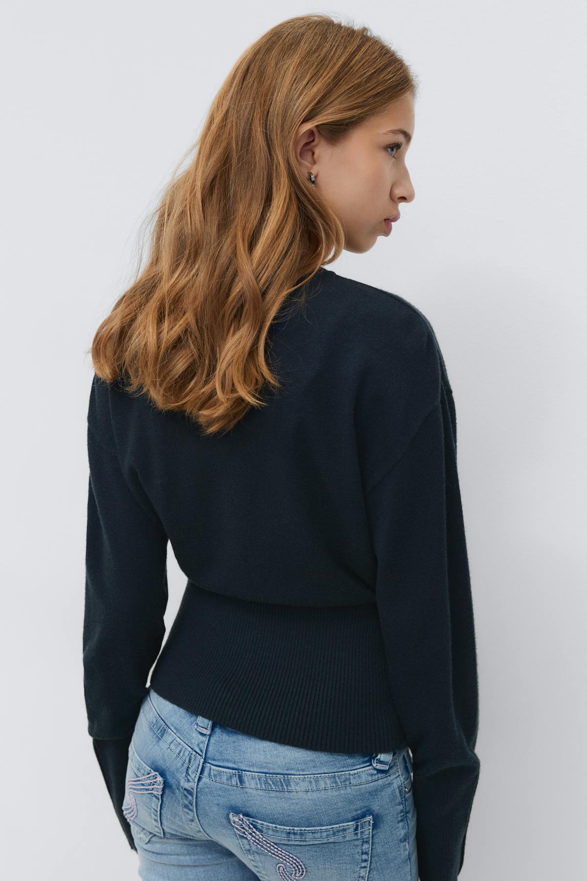 Y shaped knitted cardigan
