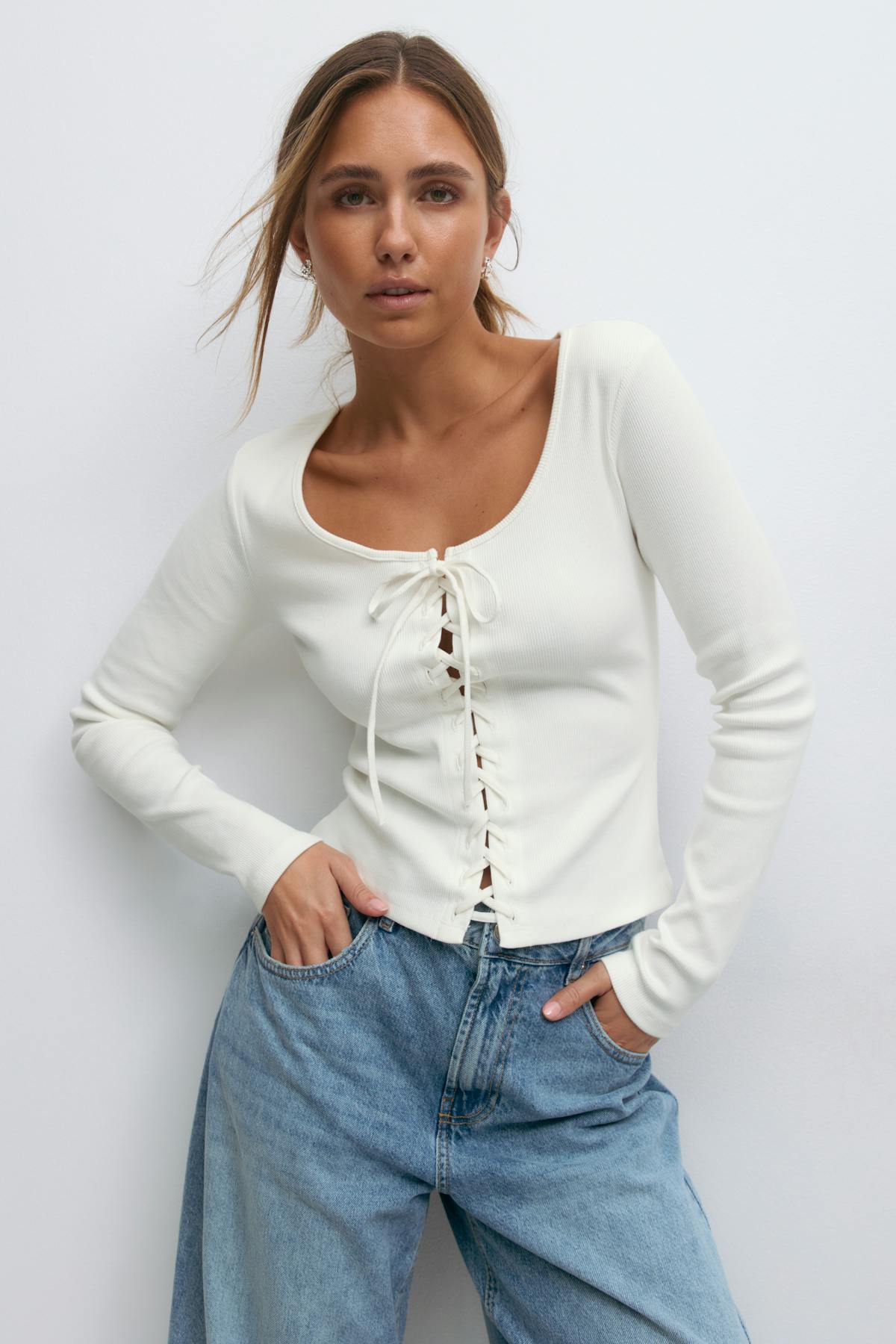 Lacing top