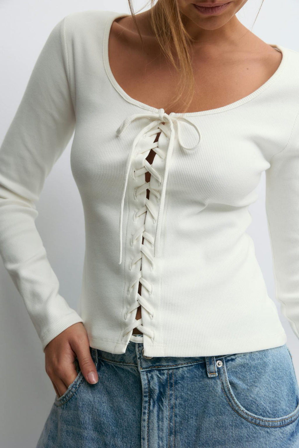 Lacing top