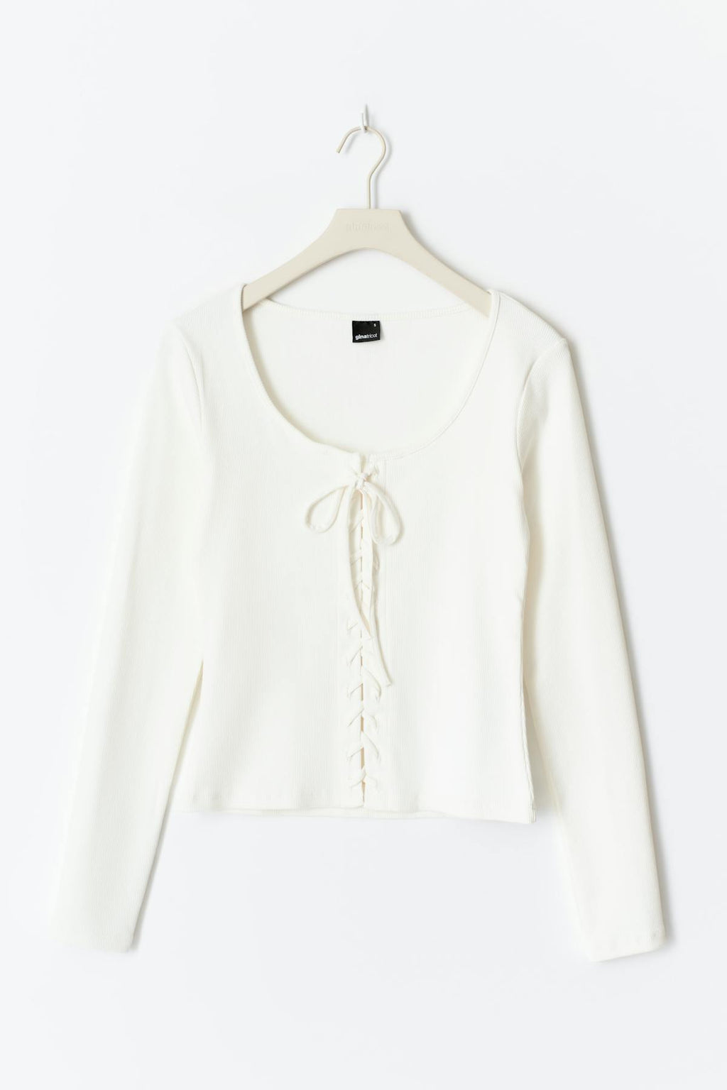 Lacing top