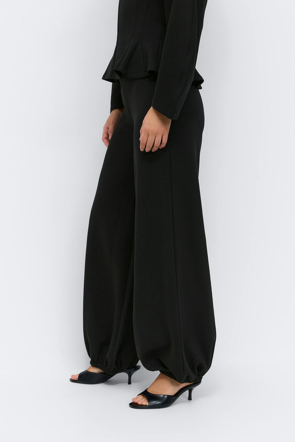 Balloon trousers