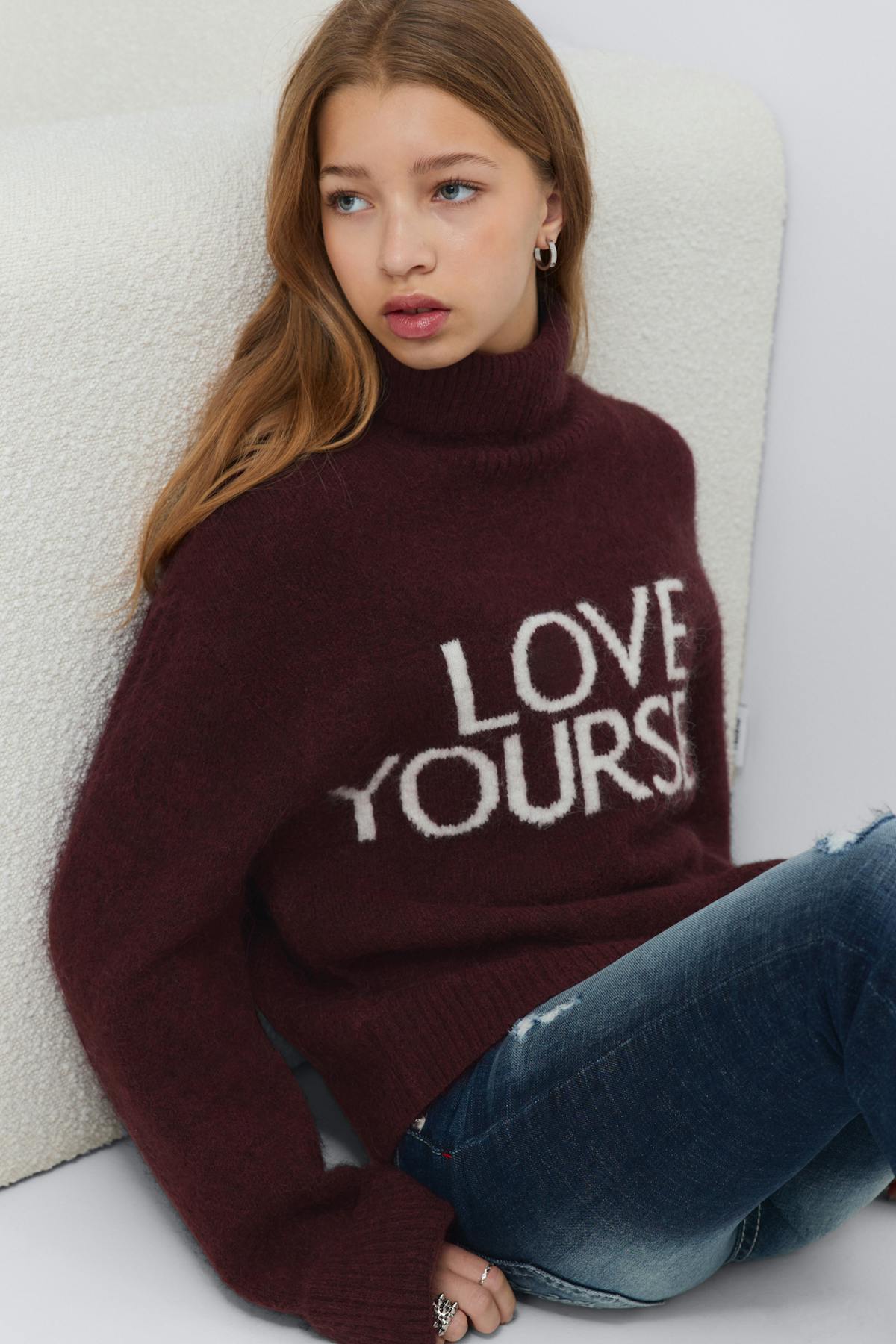Y knitted turtleneck sweater
