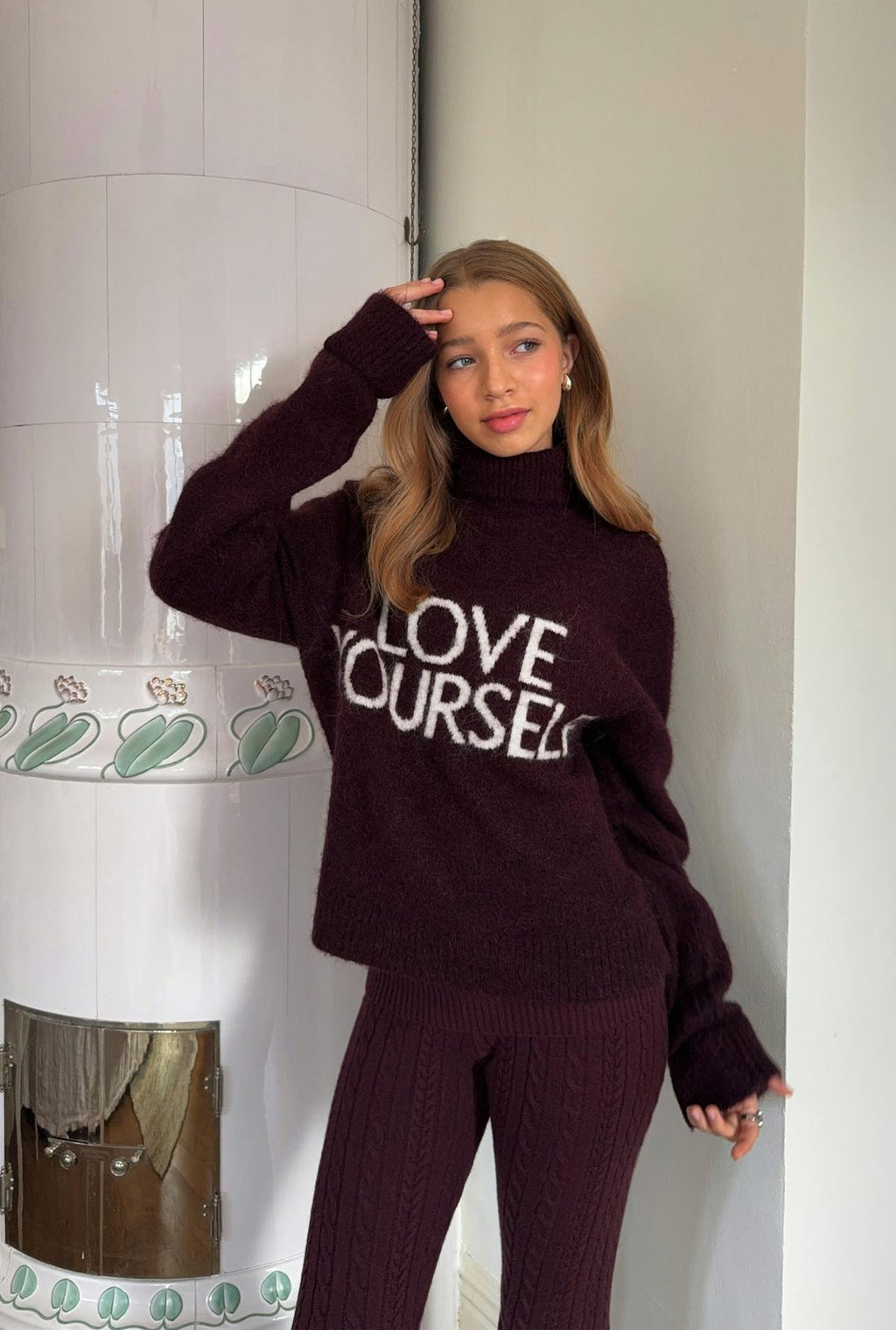 Y knitted turtleneck sweater