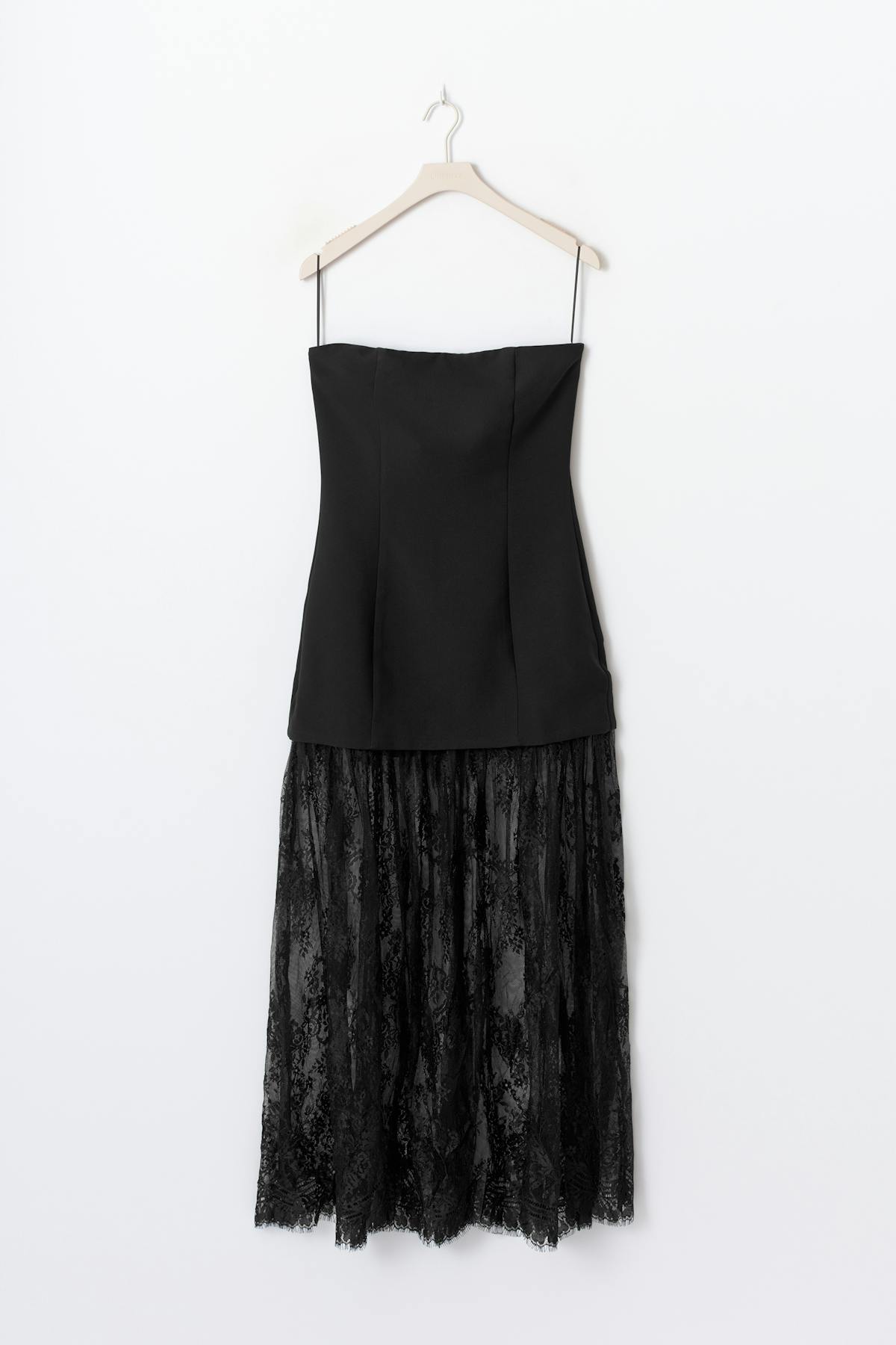 Sleeveless lace maxi dress
