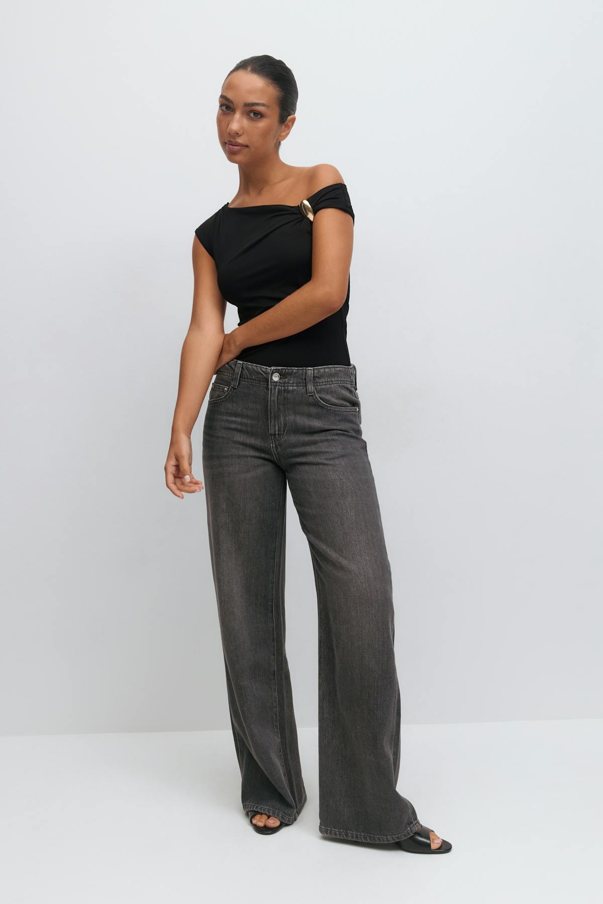Metal detail top