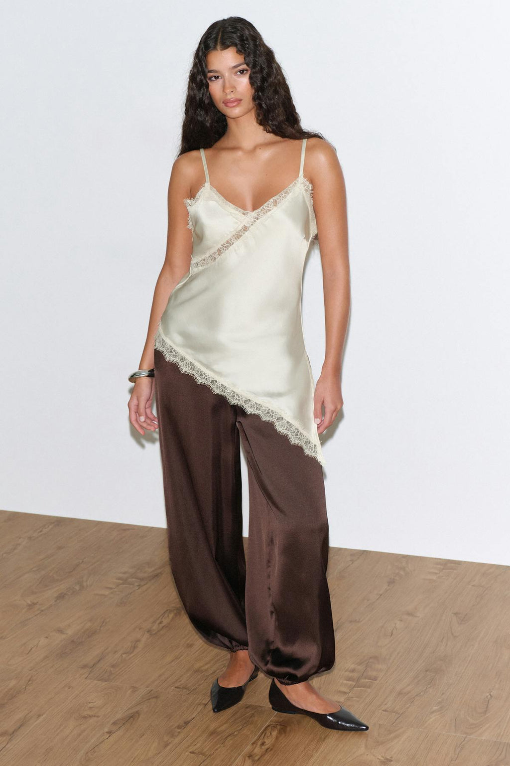Satin asymmetric singlet