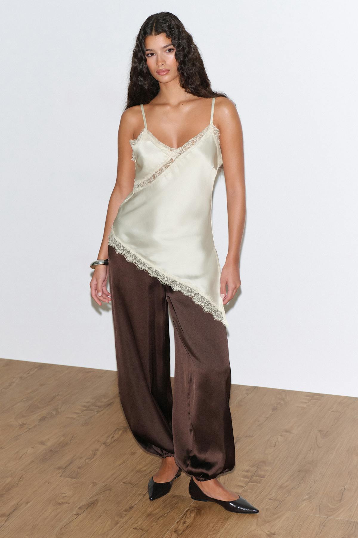 Satin asymmetric singlet