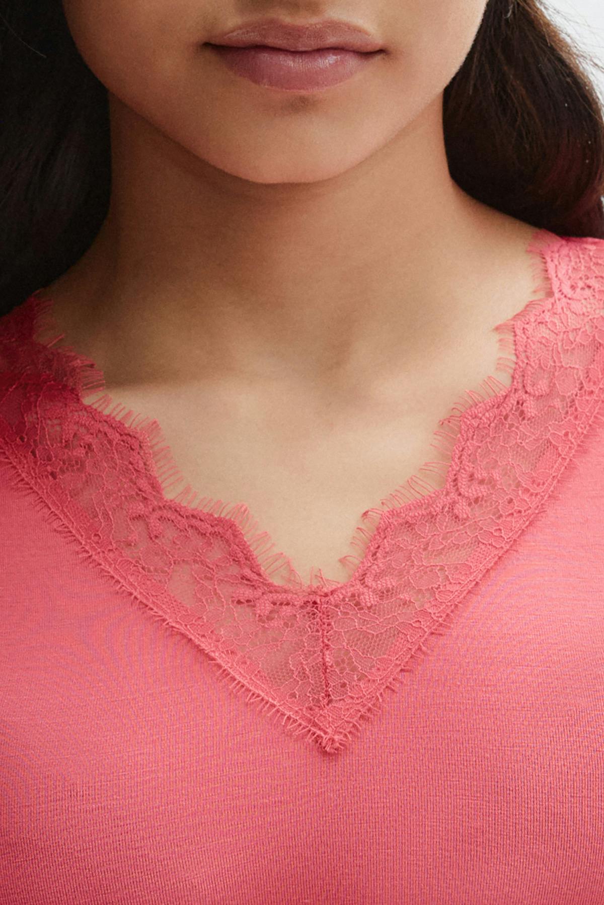 Y lace top