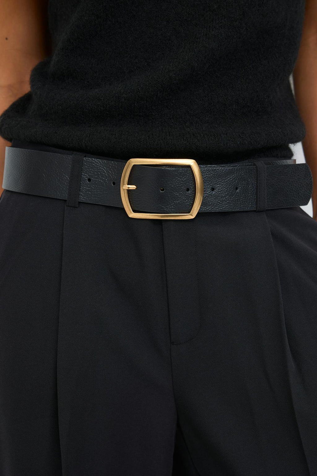 Large buckle belt
