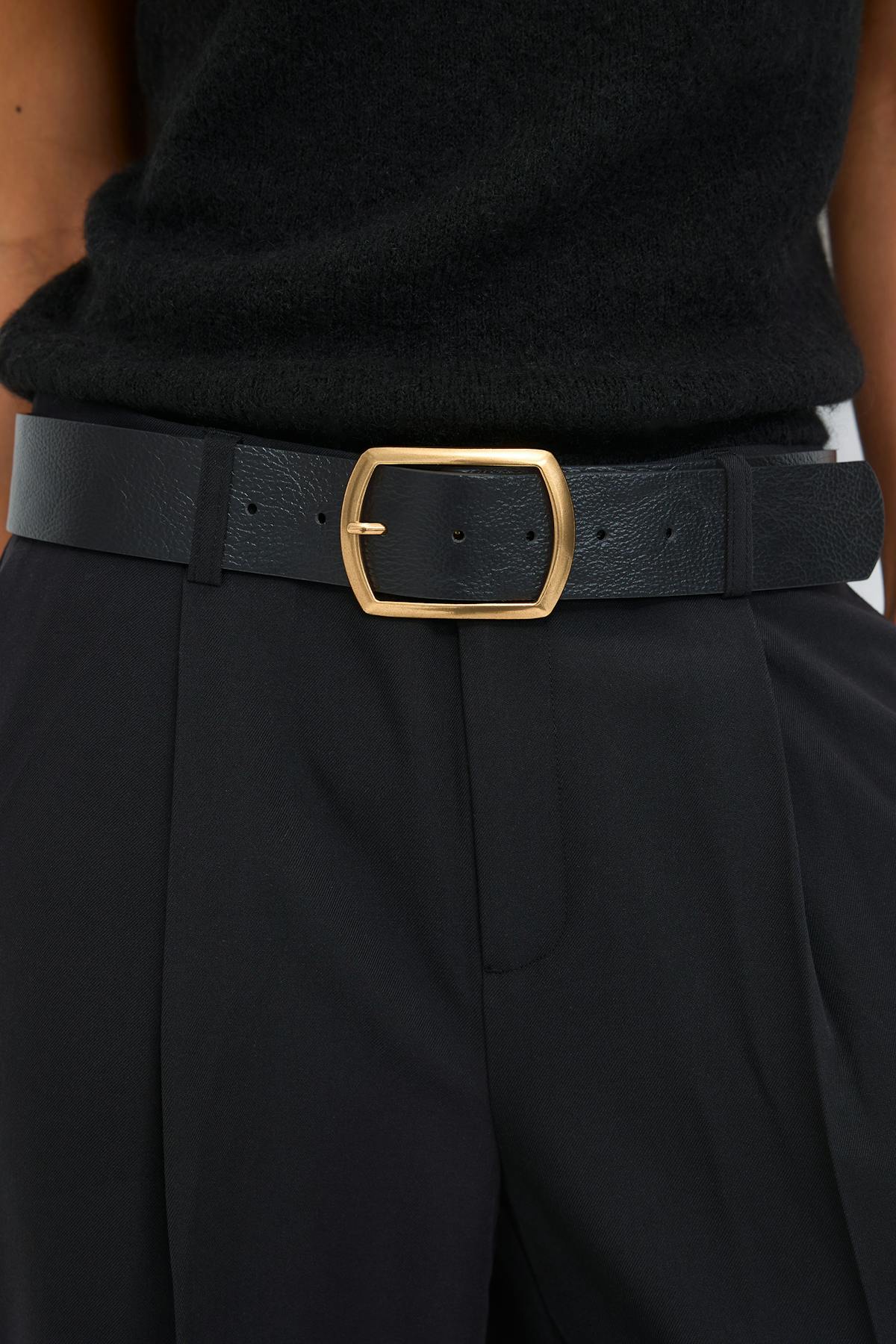 Large buckle belt