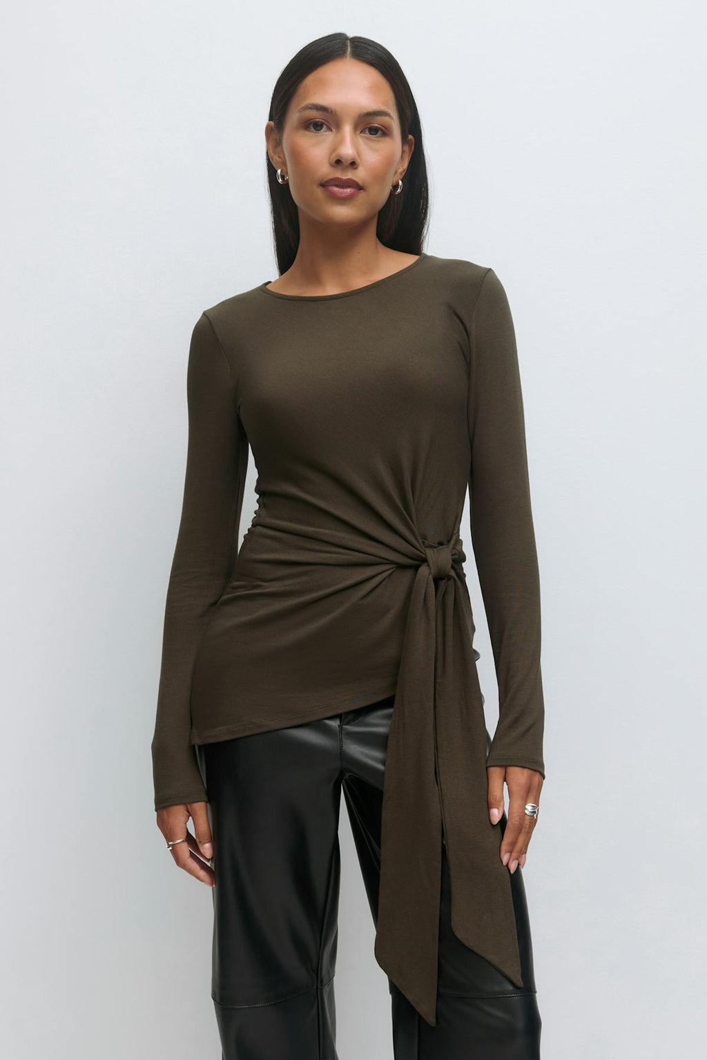 Asymmetric tie top
