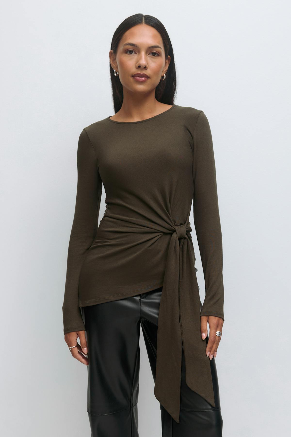 Asymmetric tie top