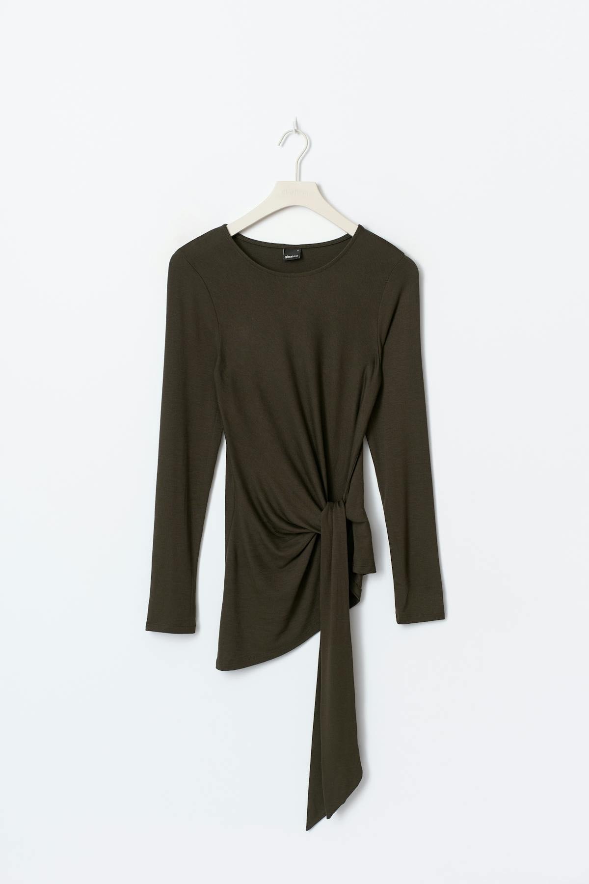 Asymmetric tie top