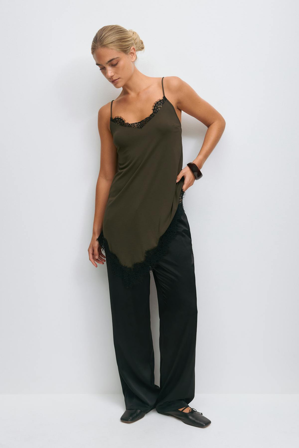 Asymmetric lace singlet
