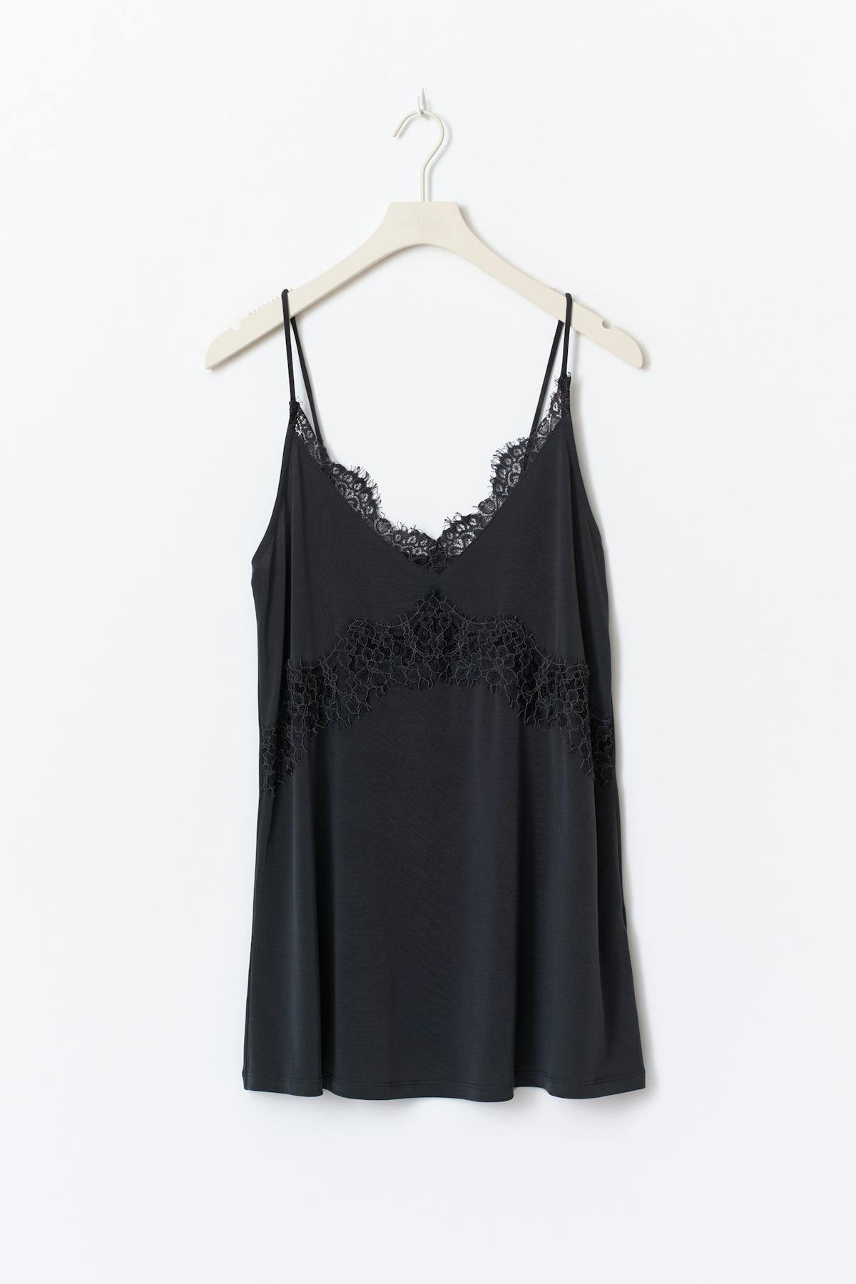 Long lace singlet