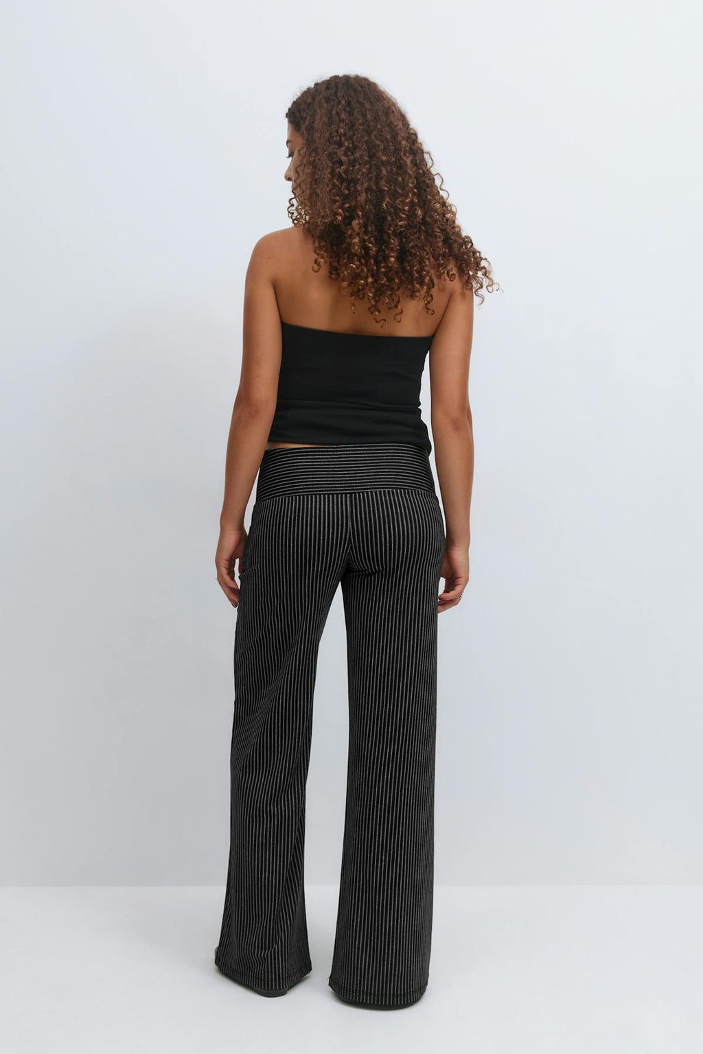 Low waist trousers