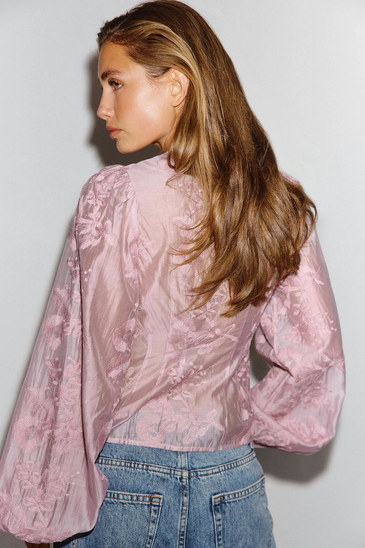 Shaped blouse