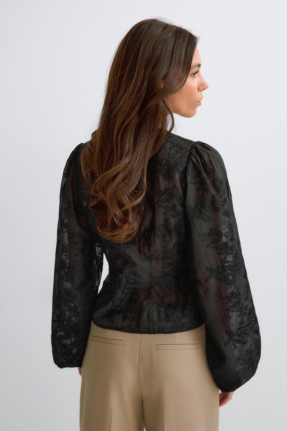 Shaped blouse