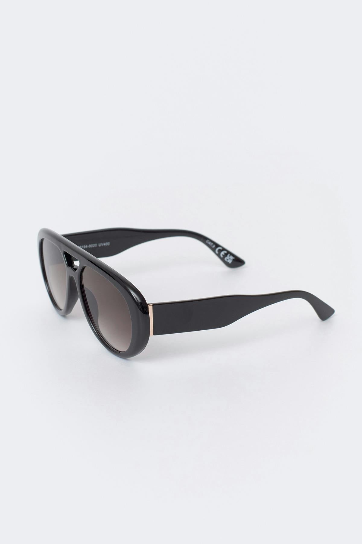 Bold aviator sunglasses