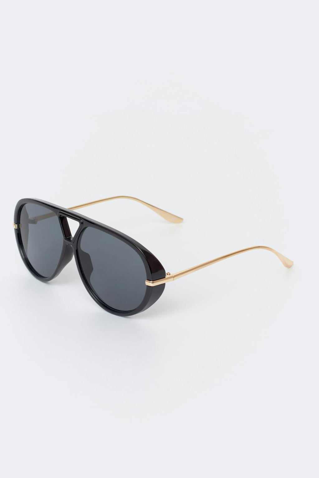 Bold aviator sunglasses