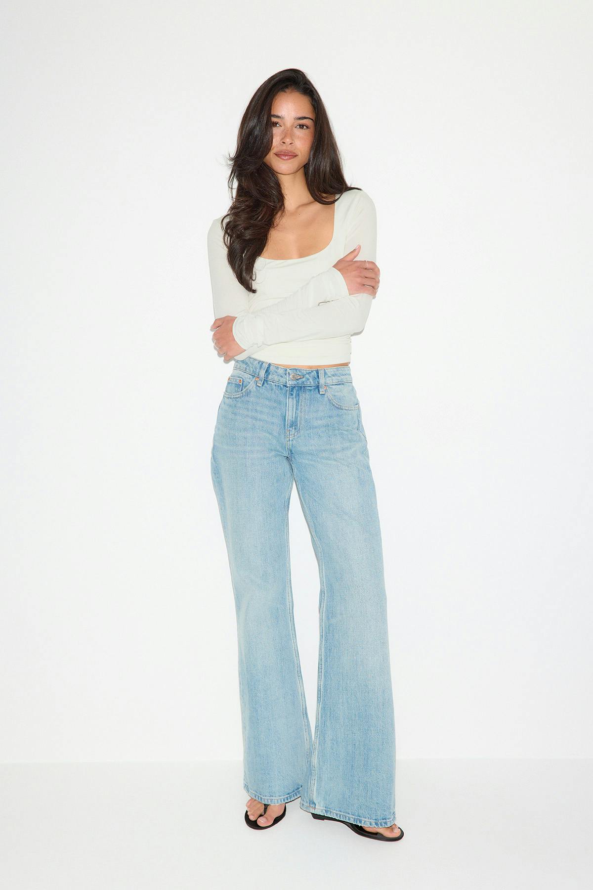 Slim fit scoop neck top