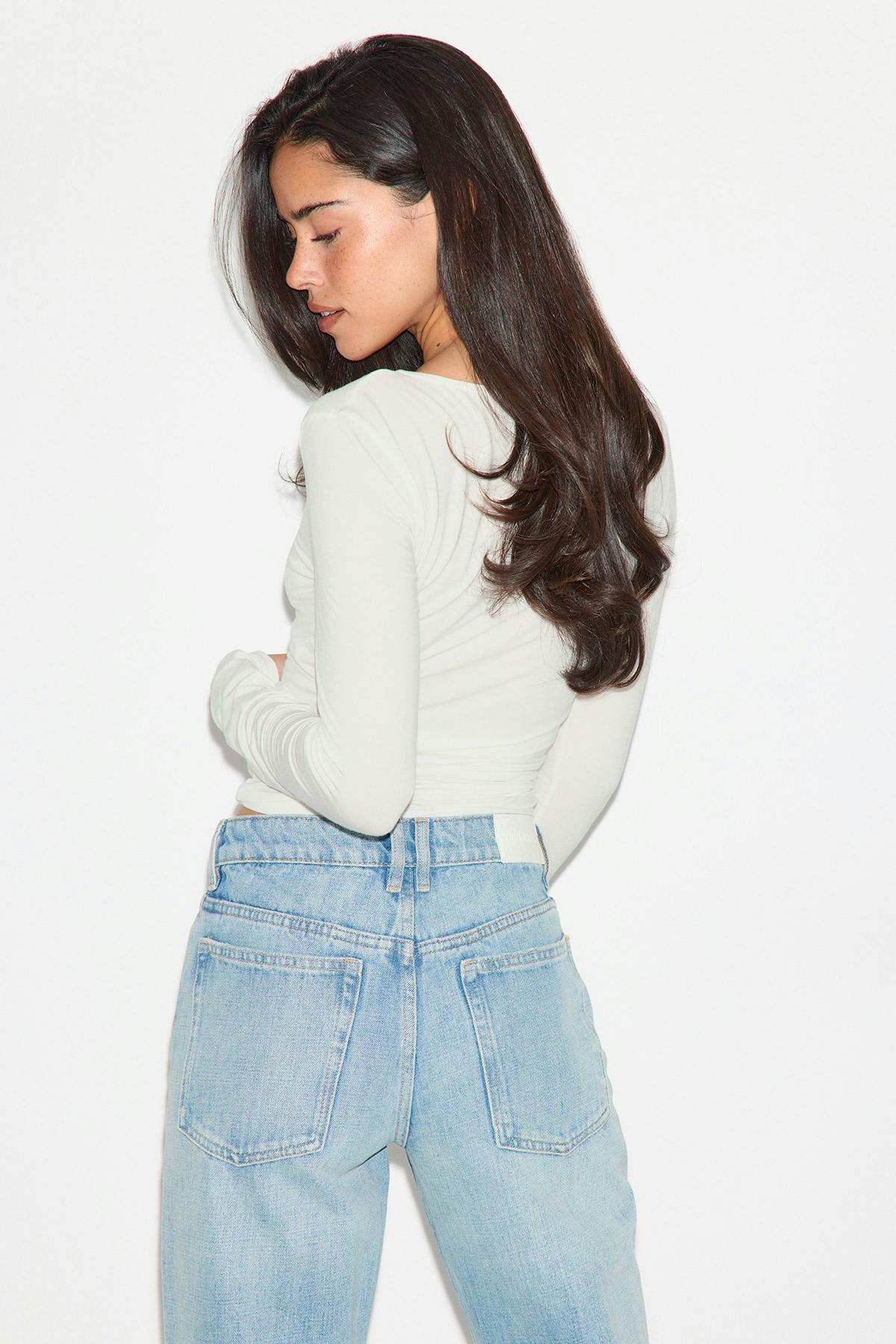 Slim fit scoop neck top