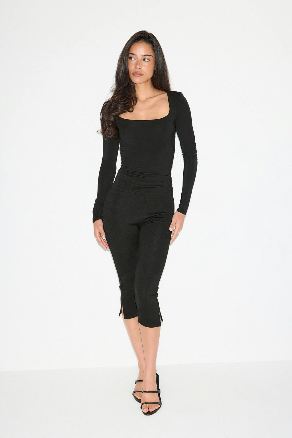 Slim fit scoop neck top