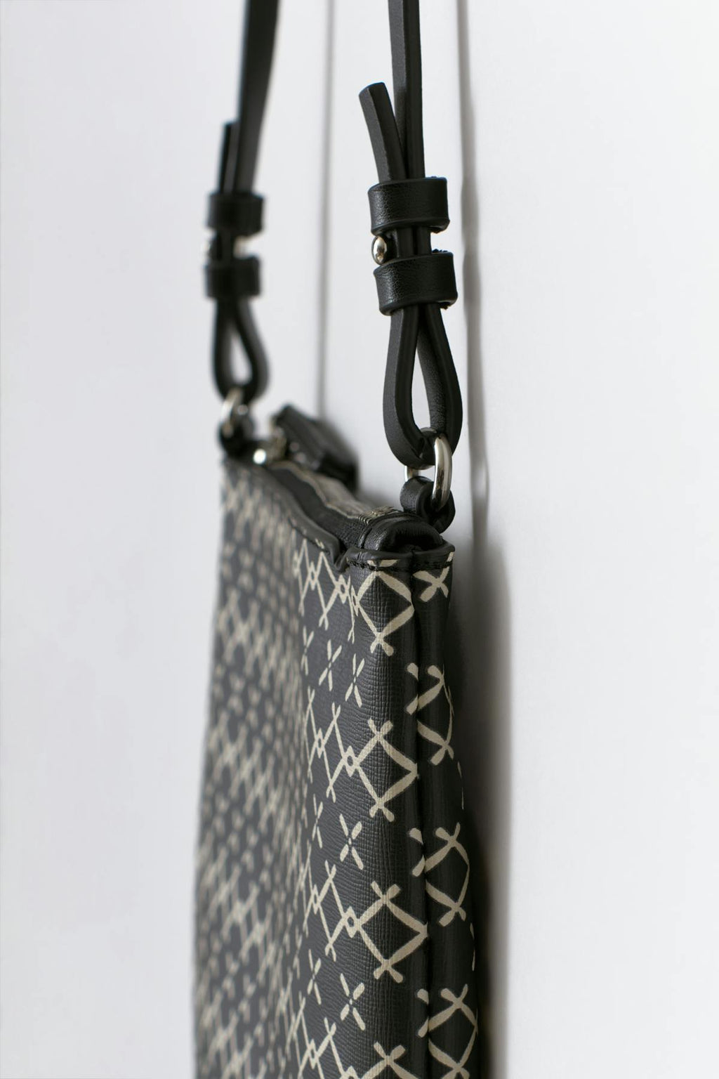 Y clutch bag