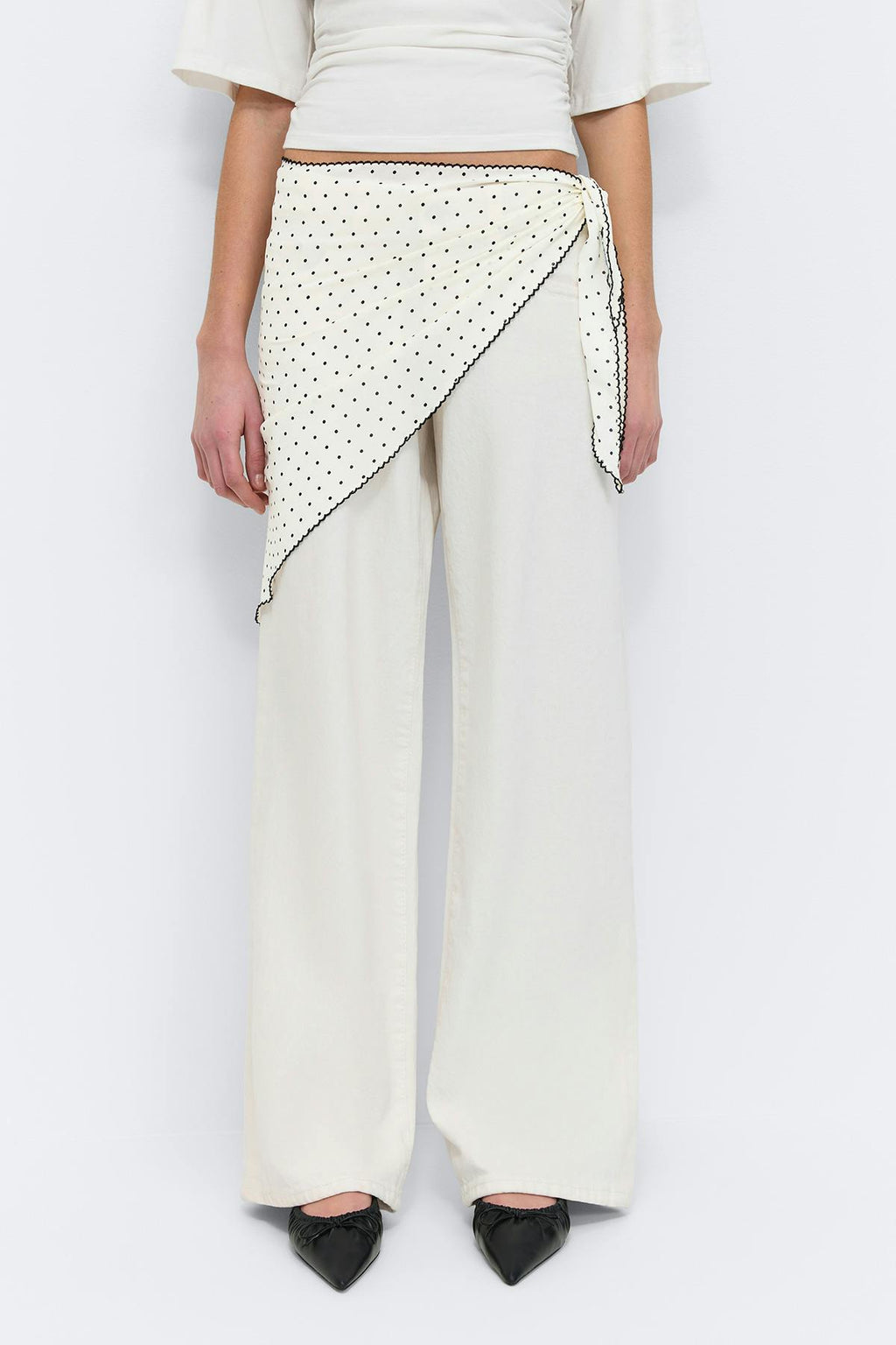 Picot edge hip scarf