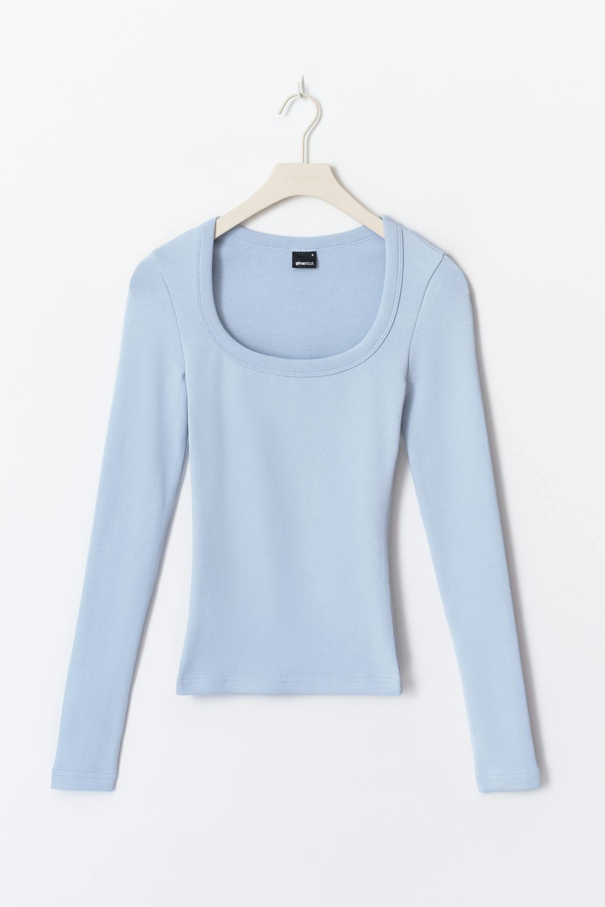 Super stretch scoop neck top
