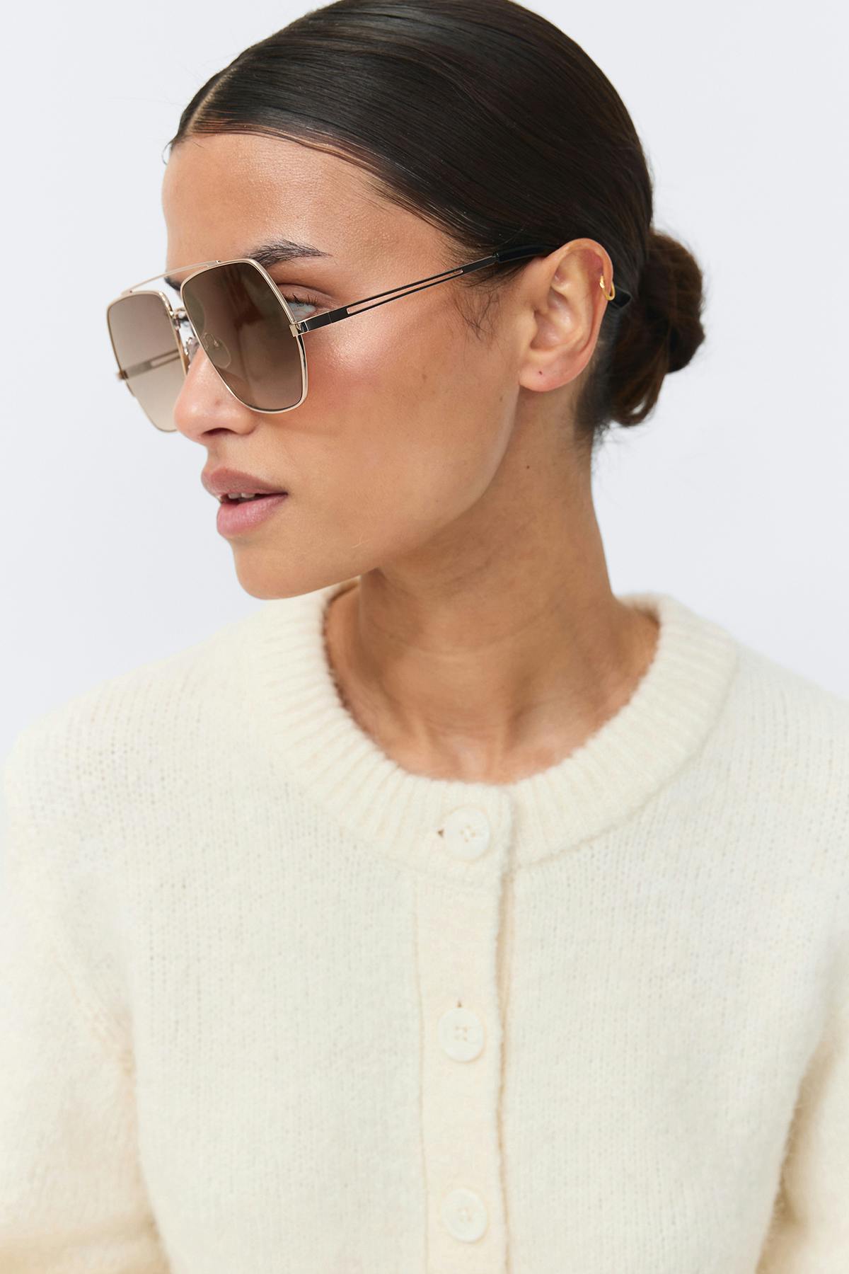 Metal frame aviator sunglasses