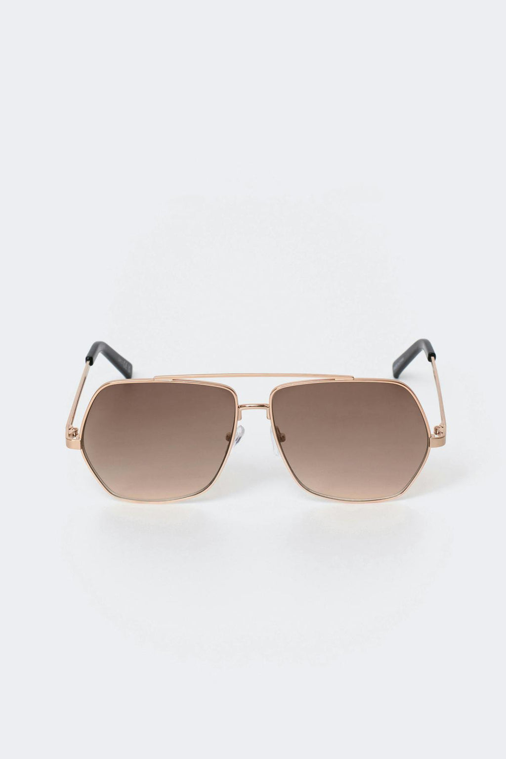 Metal frame aviator sunglasses
