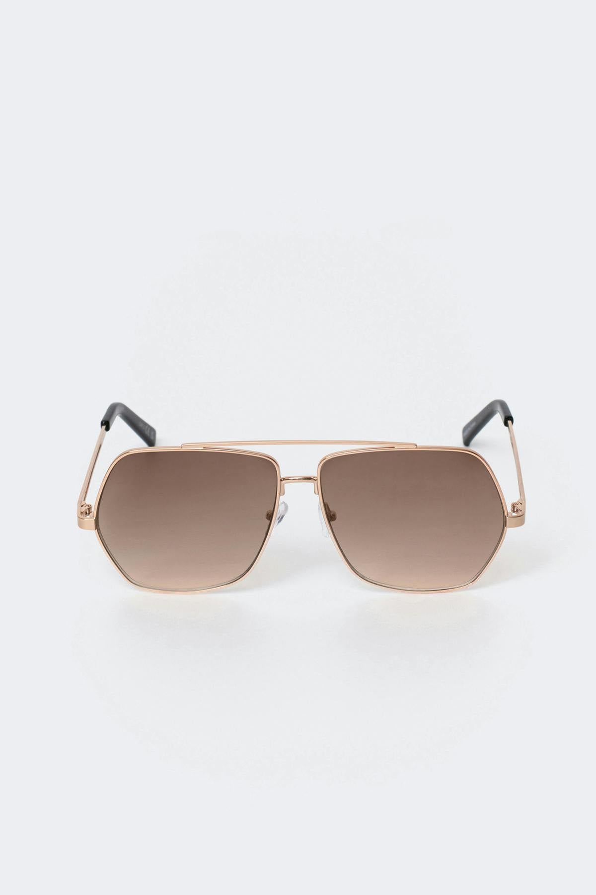 Metal frame aviator sunglasses