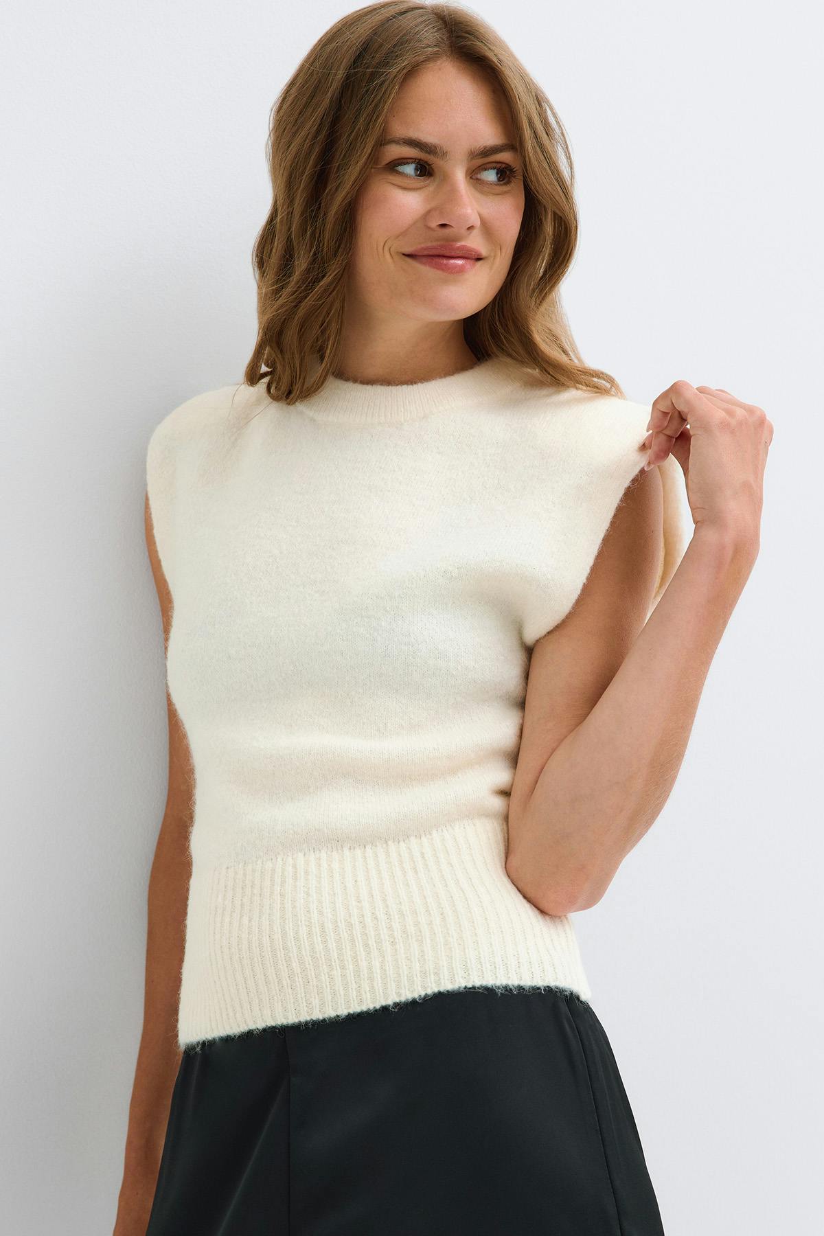 Knitted vest