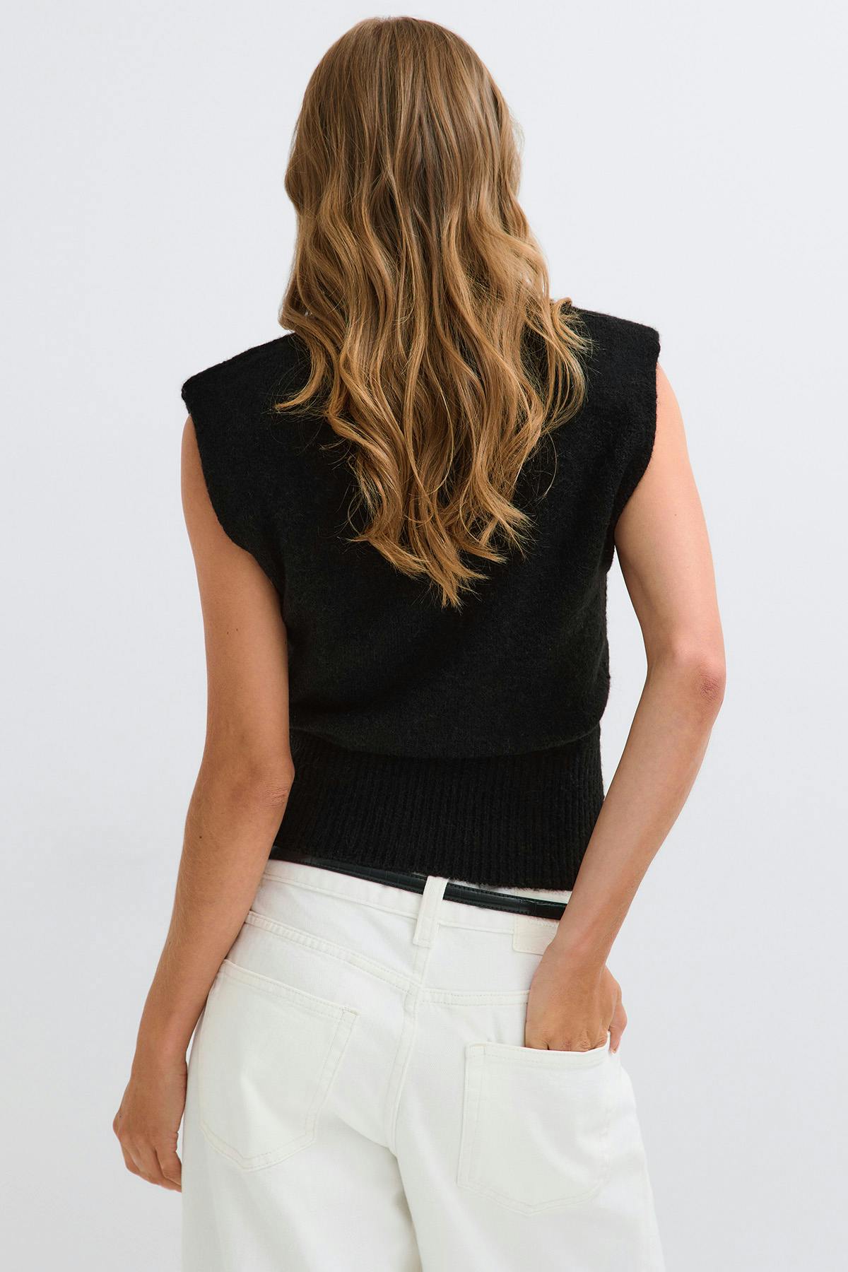 Knitted vest