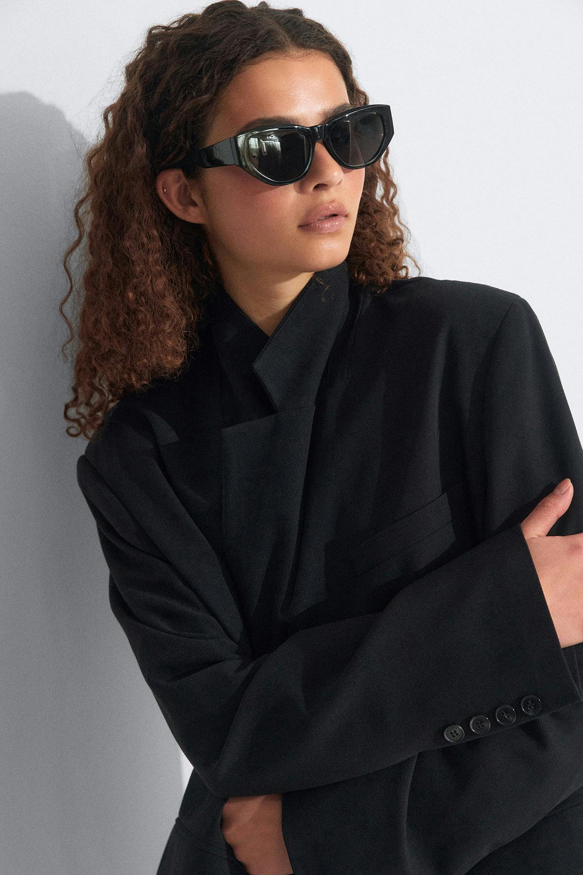 Angular cateye sunglasses