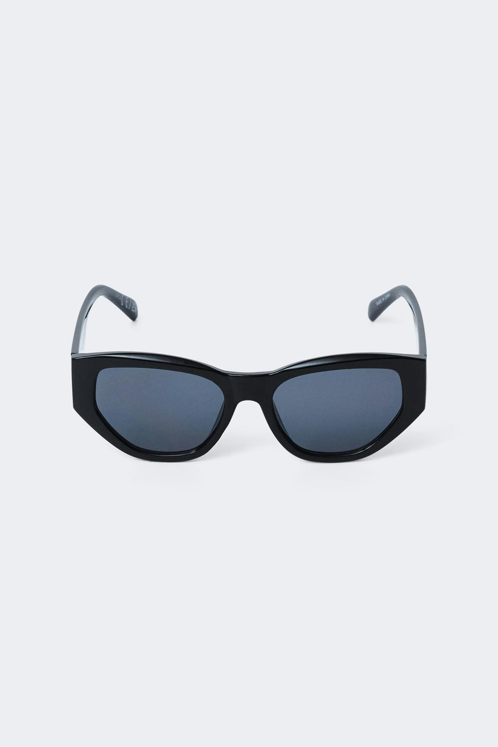 Angular cateye sunglasses