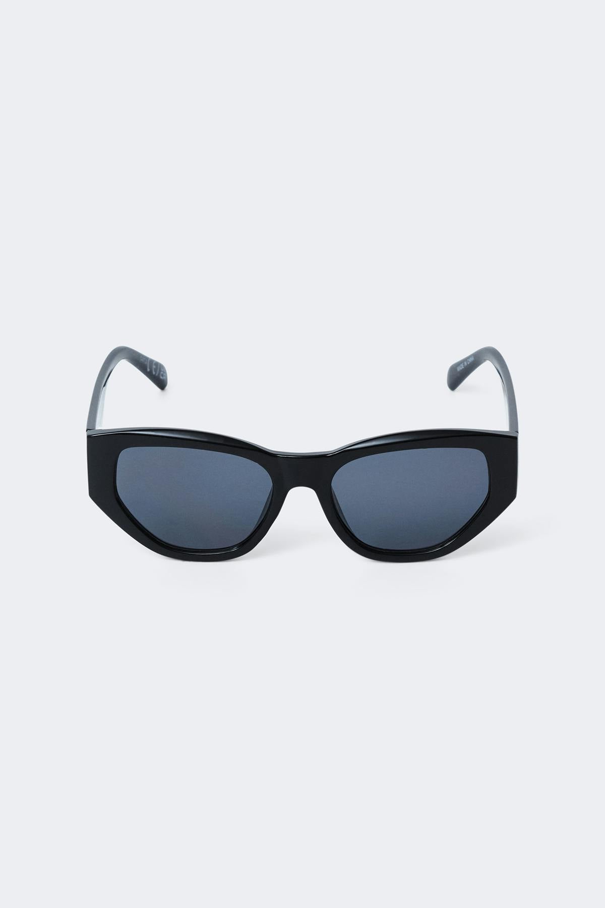 Angular cateye sunglasses