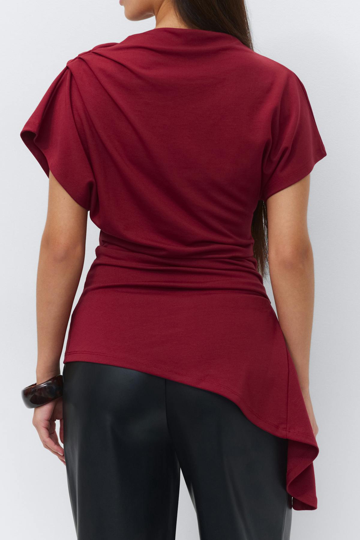 Asymmetric funnel neck top
