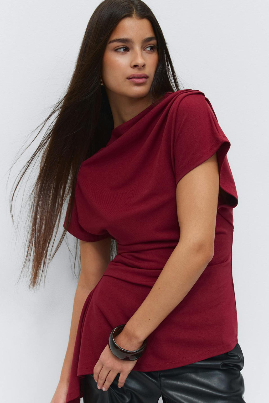 Asymmetric funnel neck top